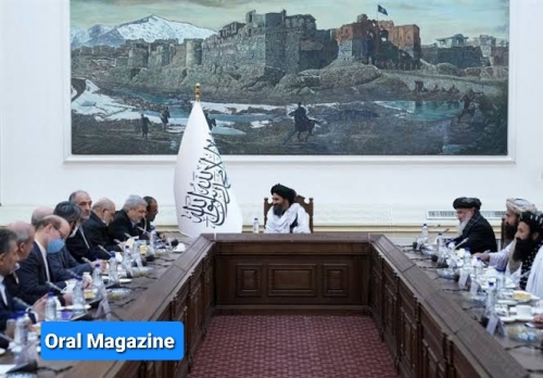 ملا عبدالغنی برادر با حسن کاظمی قمی نماینده ایران در امور افغانستان دیدار کرد